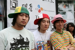 LOS ANGELES, CA - MAY 18:  Korean musical group Epik High arrives at the premiere of Paramount Classics' "Typhoon" at the ArcLight Theatre on May 18, 2006 in Los Angeles, California.  (Photo by Michael Buckner/Getty Images)